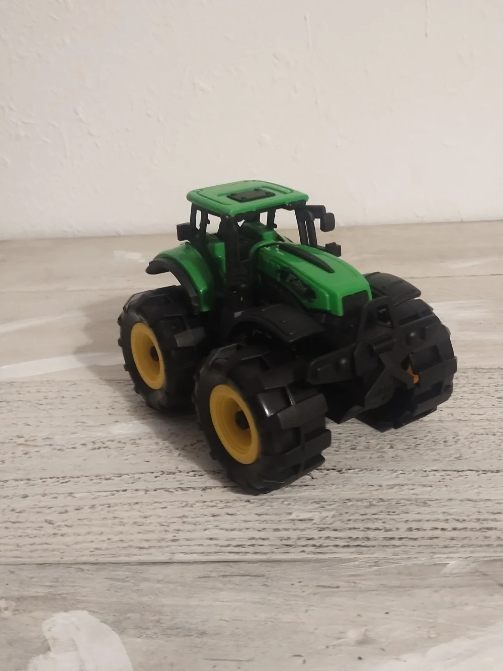Green FARM Tractor Toy Vehicle very good condition